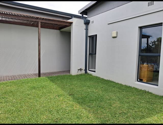 4 BEDROOM HOUSE FOR SALE IN PALM LAKES ESTATE